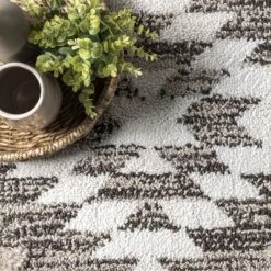 NuLOOM Adelade Aztec High Low Shaggy Tassel Area Rug -Home Decoration Shop GUEST 12a76c1e 63db 46e5 9f55 c5e8b1bf71e3