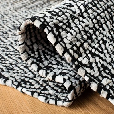 Racheal Geometric Accent Rug - Safavieh 5 Racheal Geometric Accent Rug - Safavieh - Image 3