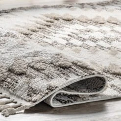 NuLOOM Adelade Aztec High Low Shaggy Tassel Area Rug -Home Decoration Shop GUEST 5b980c1c 3361 4df7 be86 4fe7b633453b