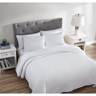 Kate Aurora Basic Bedding Euro Chic 3 Piece Quilt & Pillow Shams Set 4 Kate Aurora Basic Bedding Euro Chic 3 Piece Quilt & Pillow Shams Set - Image 2