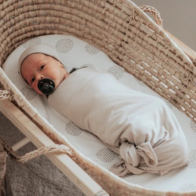 Ely's & Co. Baby Fitted Bassinet Sheet 100% Combed Jersey Cotton Grey And White Dottie Design 5 Ely's & Co. Baby Fitted Bassinet Sheet 100% Combed Jersey Cotton Grey And White Dottie Design - Image 3